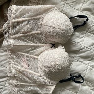 Victoria Secret lightly lined lace bustier